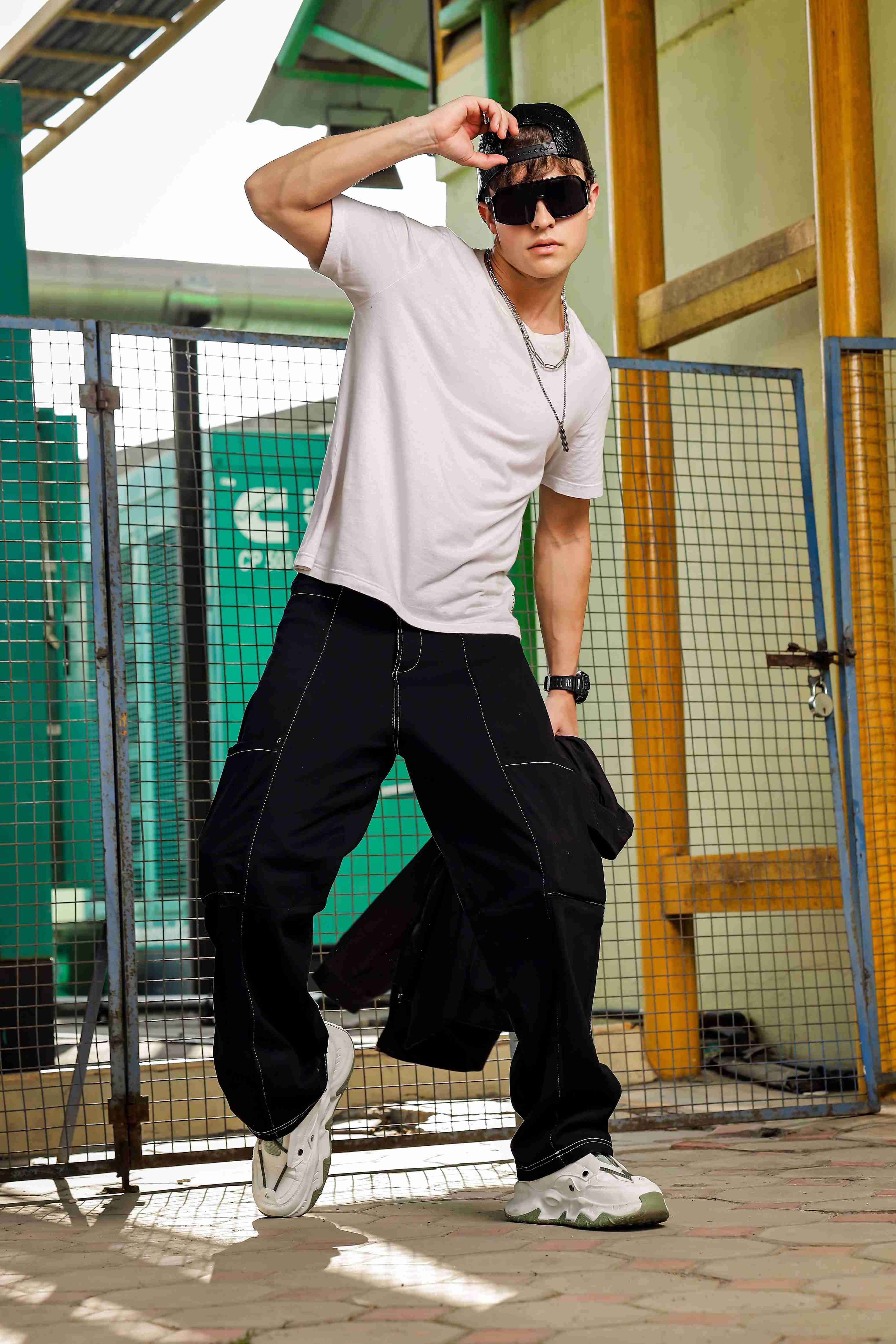 Unisex Baggy Fit Mid Rise Pure Cotton Cargos Trousers