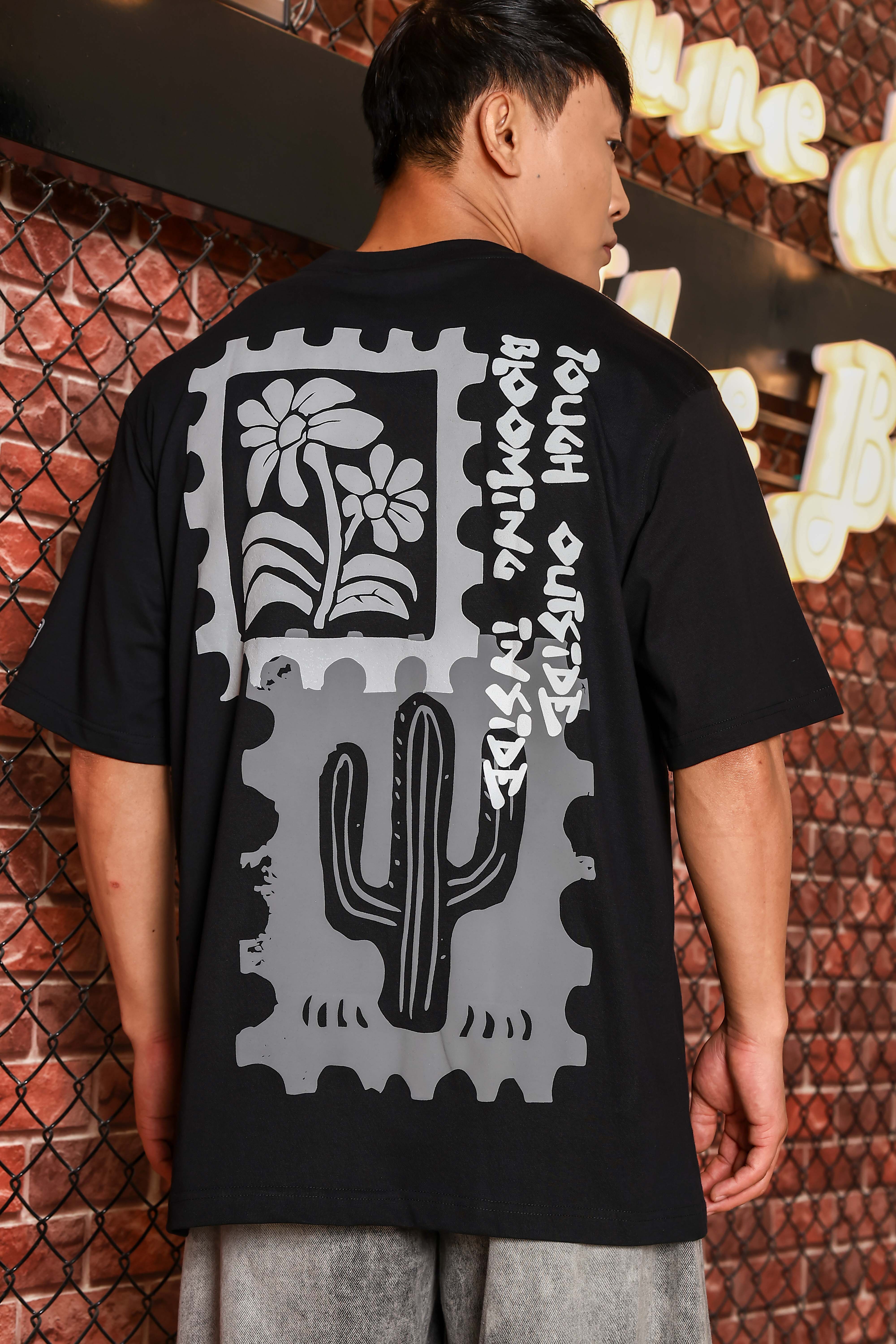 Black Oversized Printed Premium Drop-Shoulder Sleeve Pure Cotton T-shirt