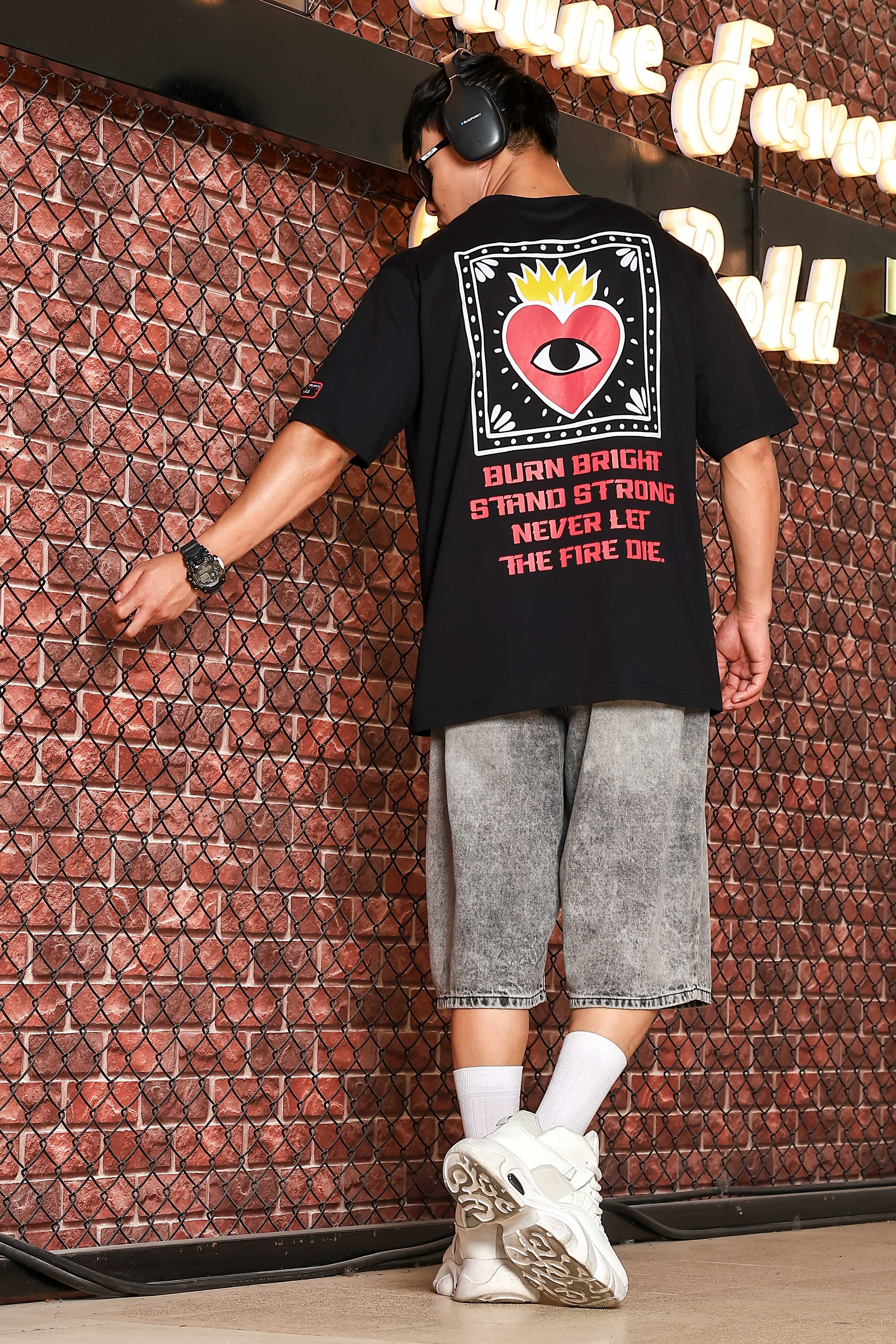 Black Oversized Printed Premium Drop-Shoulder Sleeve Pure Cotton T-shirt
