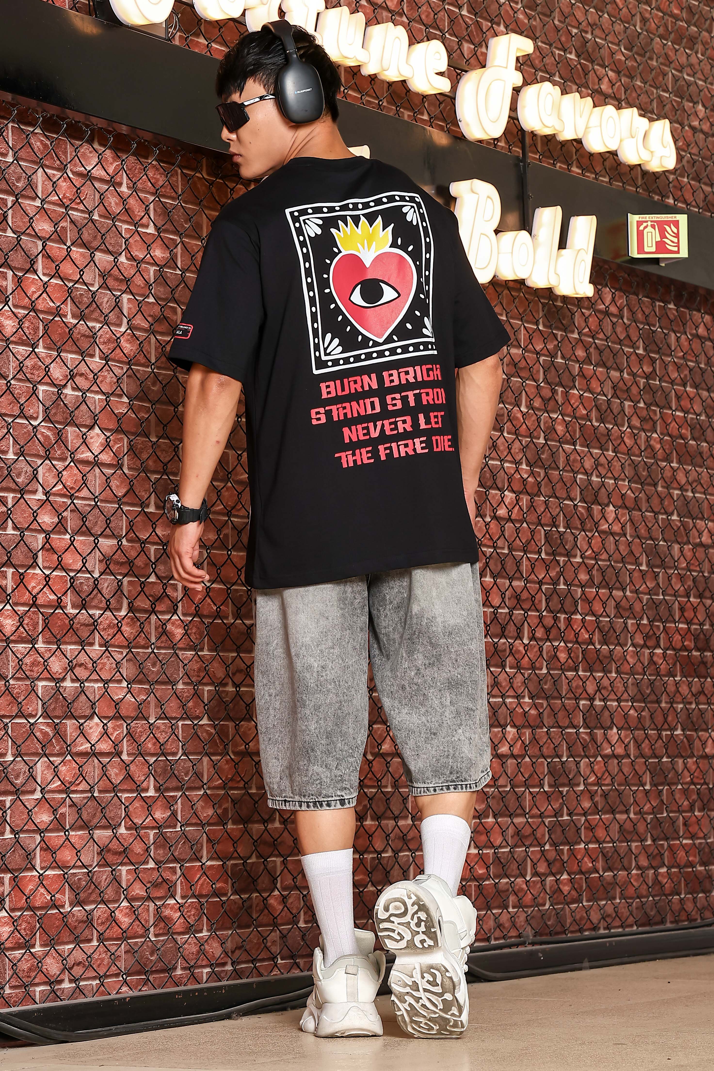 Black Oversized Printed Premium Drop-Shoulder Sleeve Pure Cotton T-shirt