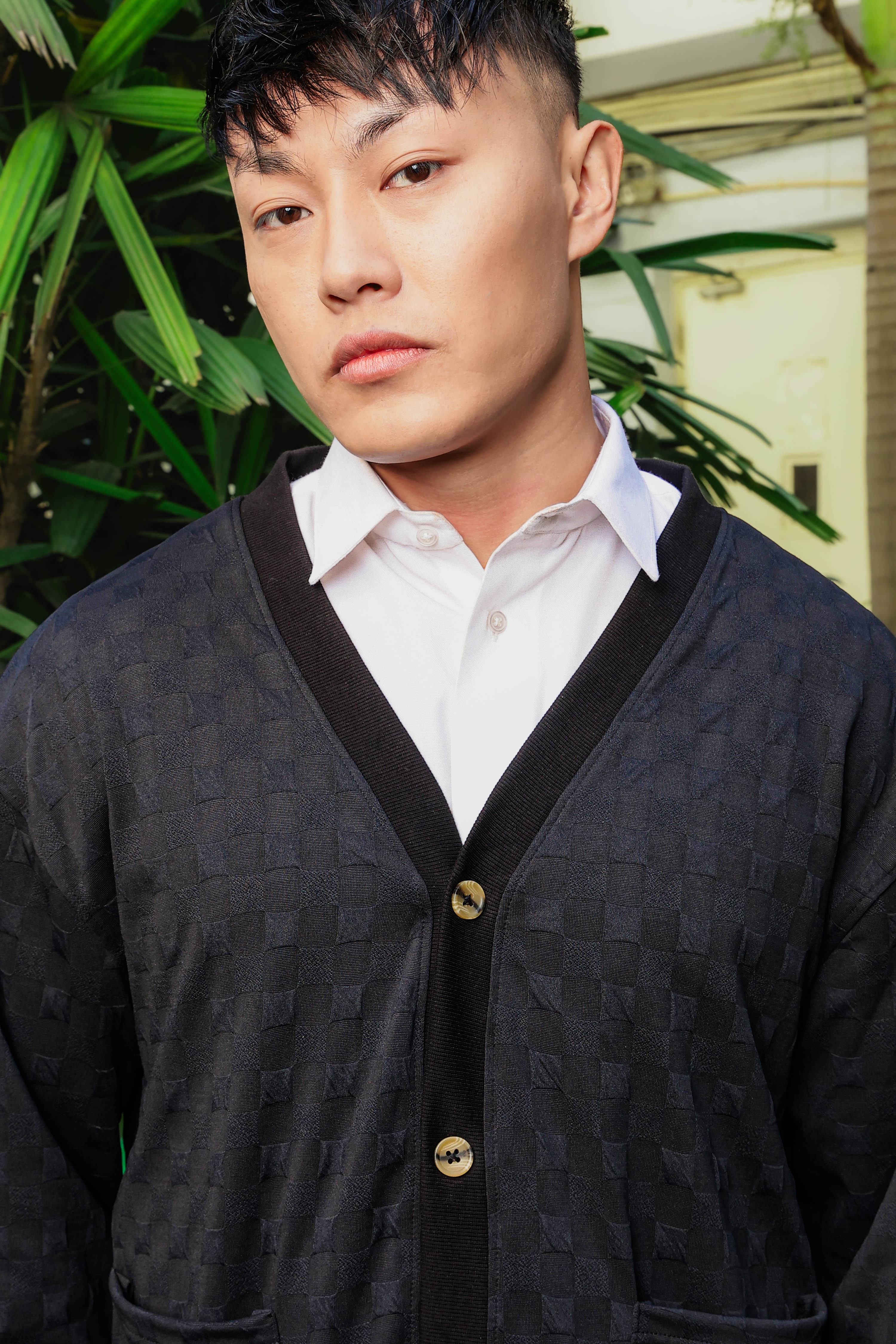 Black Textured Self Design V-Neck Knitted Cardigan